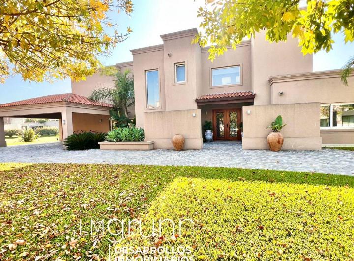 Casa · 350m² · 7 Ambientes · 2 Cocheras