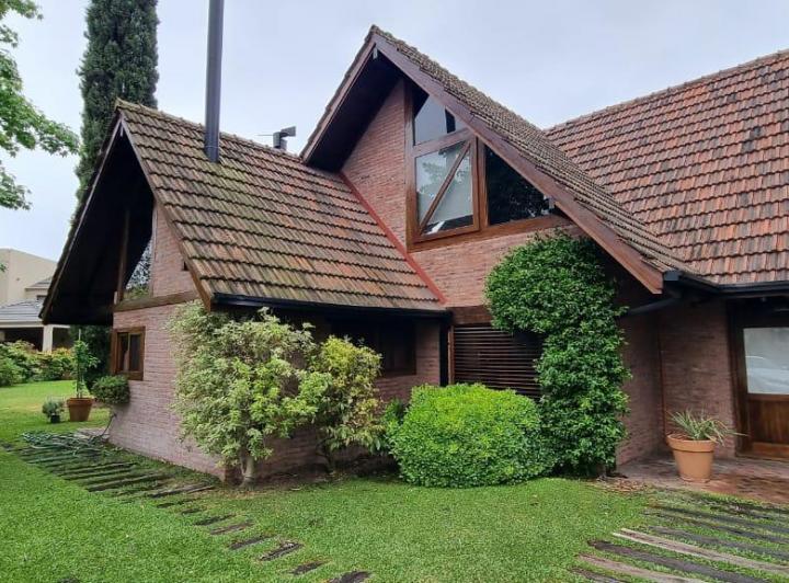 Casa · 342m² · 5 Ambientes · 3 Cocheras