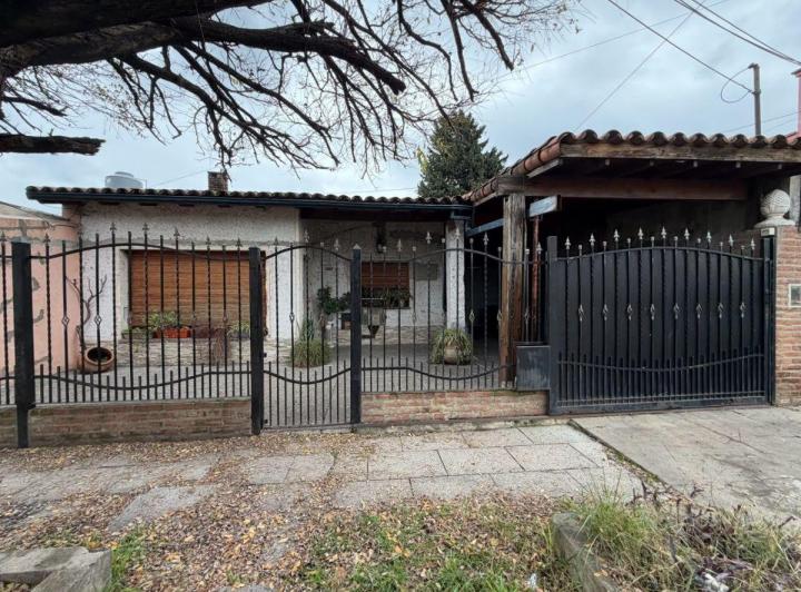 Casa · 200m² · 3 Ambientes · 1 Cochera