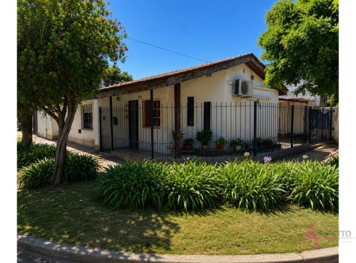 Casa · 106m² · 2 Dormitorios · 2 Cocheras