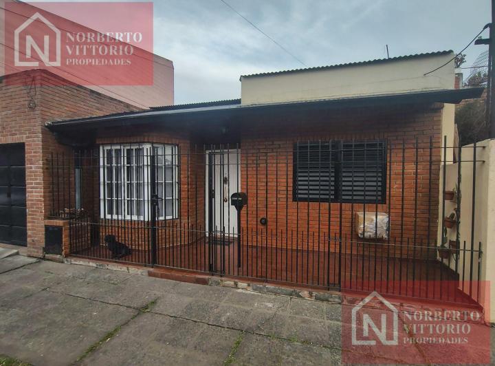 Casa · 330m² · 4 Ambientes · 2 Cocheras