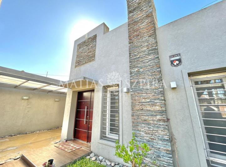 Casa · 140m² · 4 Ambientes · 1 Cochera