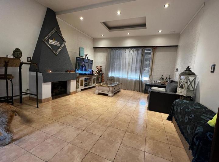 Casa · 160m² · 4 Ambientes · 2 Cocheras
