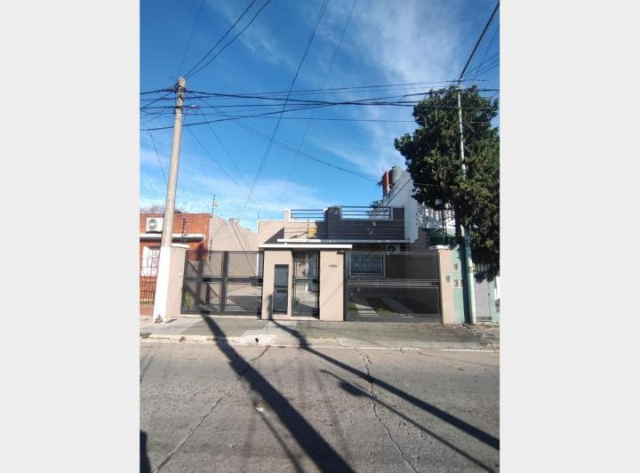 Casa · 160m² · 6 Ambientes · 1 Cochera