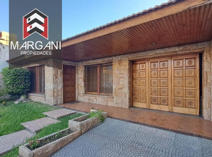 Casa · 160m² · 5 Ambientes · 5 Cocheras