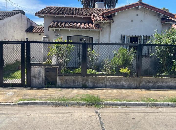 Casa · 130m² · 4 Ambientes · 1 Cochera