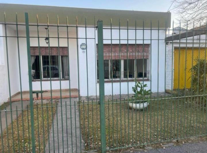 Casa · 300m² · 6 Ambientes · 1 Cochera