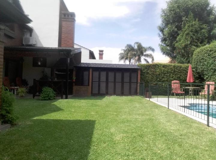 Casa · 265m² · 6 Ambientes · 2 Cocheras