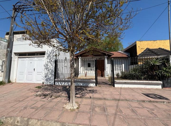 Casa · 120m² · 4 Ambientes · 2 Cocheras