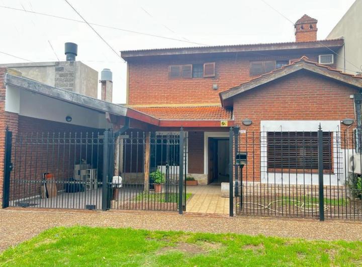 Casa · 170m² · 5 Ambientes · 1 Cochera
