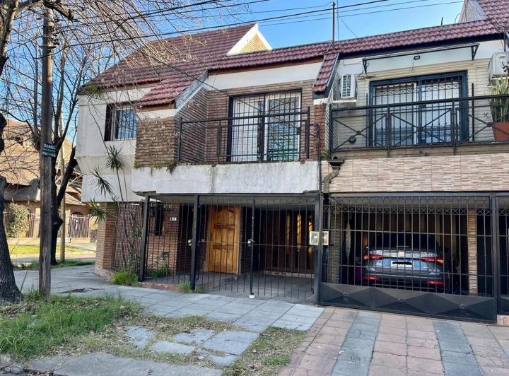 Casa · 140m² · 4 Ambientes · 1 Cochera