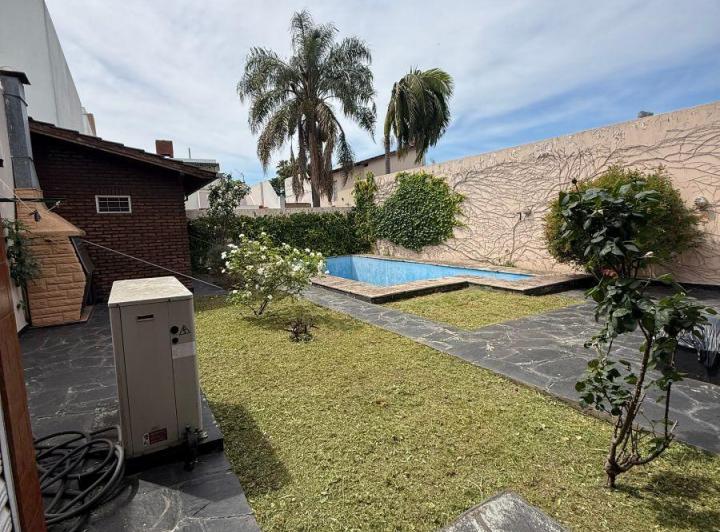 Casa · 200m² · 4 Ambientes · 3 Cocheras
