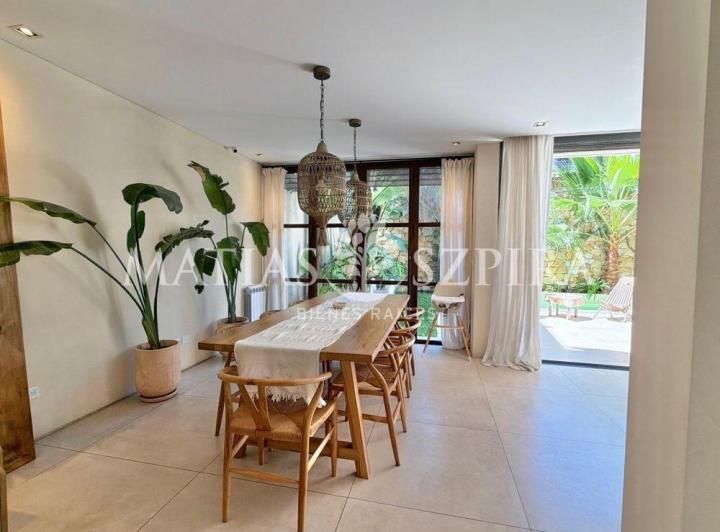 Casa · 203m² · 4 Ambientes · 1 Cochera