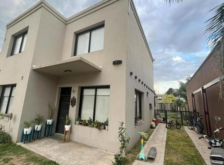 Casa · 150m² · 4 Ambientes · 2 Cocheras