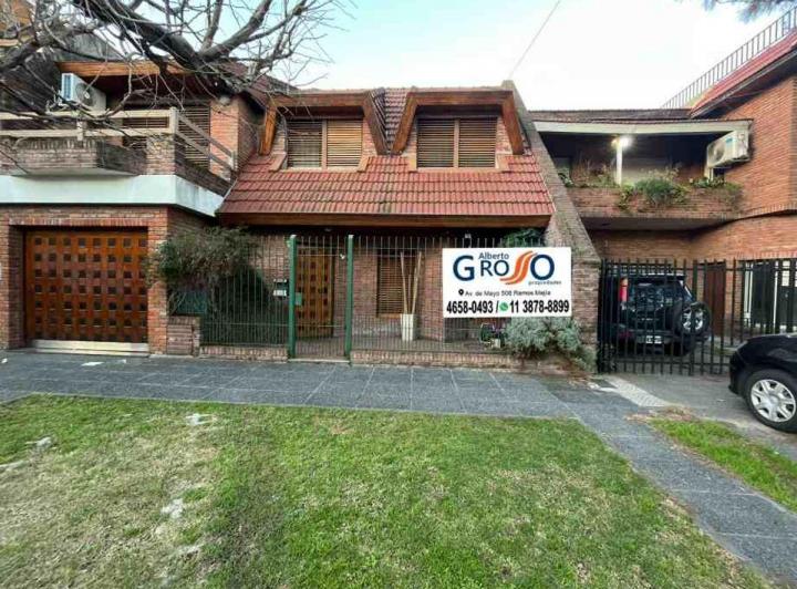 Casa · 170m² · 4 Ambientes · 2 Cocheras