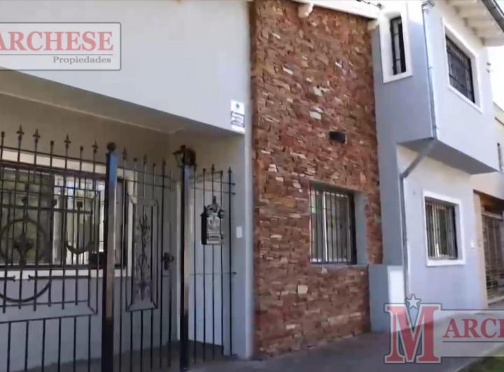 Casa · 180m² · 4 Ambientes · 2 Cocheras