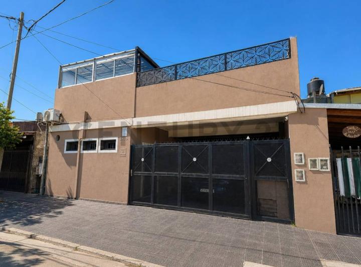 Casa · 170m² · 5 Dormitorios · 1 Cochera