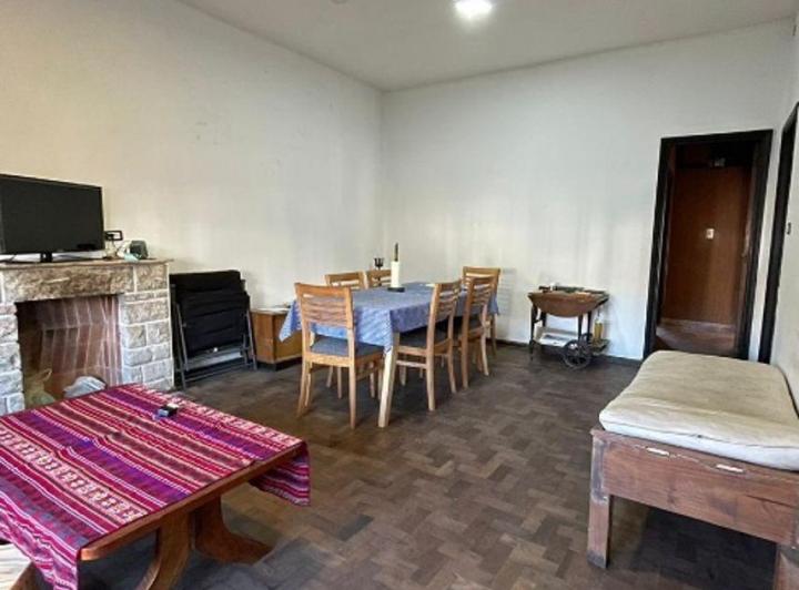 Casa · 180m² · 6 Ambientes · 1 Cochera