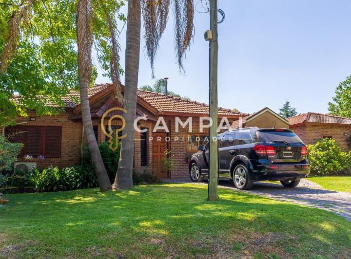 Casa · 210m² · 5 Ambientes · 1 Cochera
