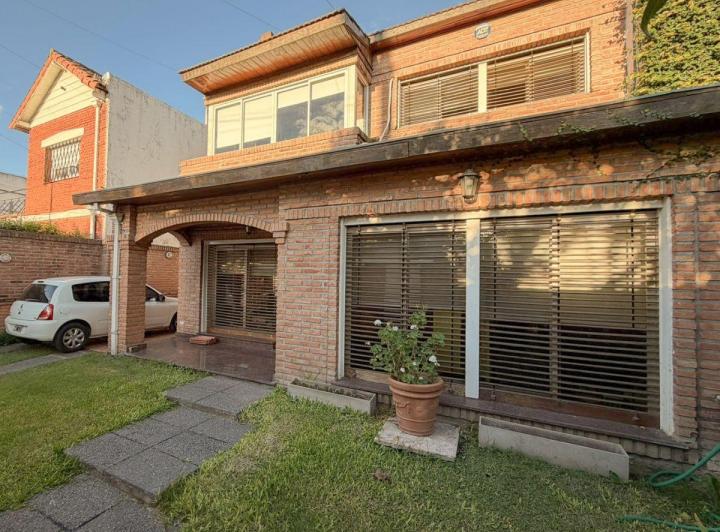 Casa · 253m² · 5 Ambientes · 1 Cochera