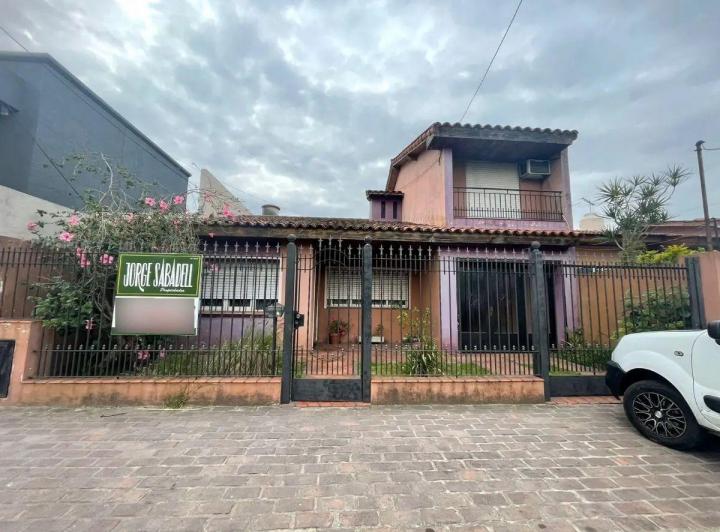 Casa · 160m² · 4 Ambientes · 2 Cocheras