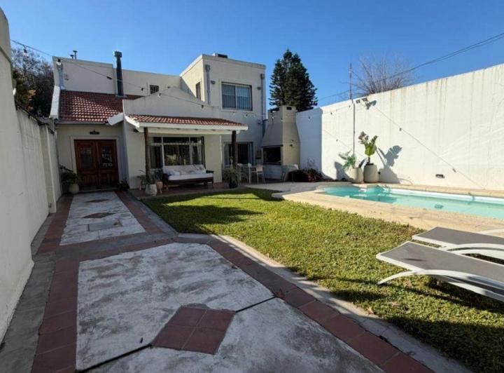 Casa · 130m² · 5 Ambientes · 1 Cochera