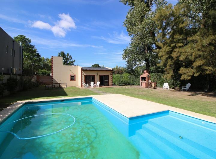 Casa · 70m² · 2 Ambientes · 2 Cocheras