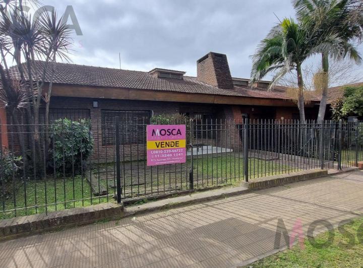 Casa · 140m² · 5 Ambientes · 2 Cocheras