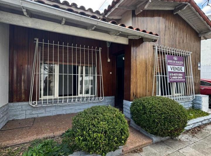 Casa · 180m² · 3 Ambientes · 2 Cocheras