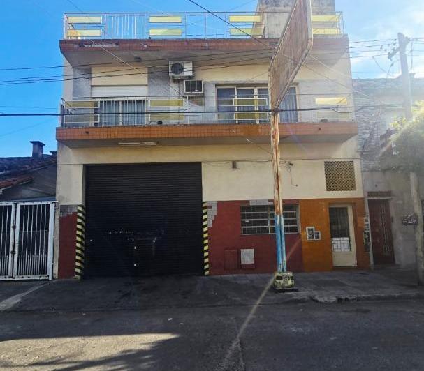 Casa · 417m² · 4 Ambientes · 5 Cocheras