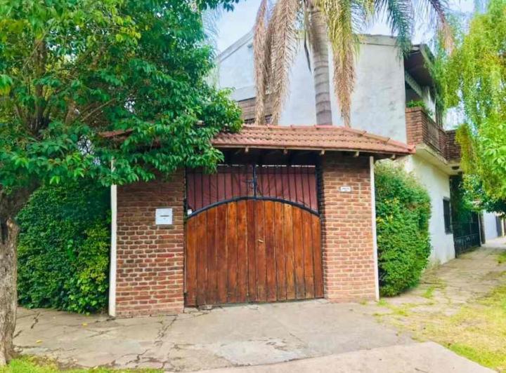 Casa · 130m² · 4 Ambientes · 1 Cochera