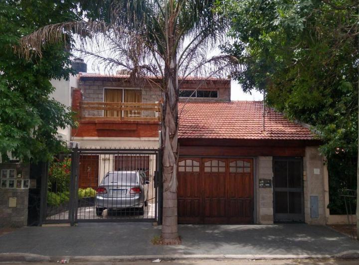 Casa · 270m² · 5 Ambientes · 1 Cochera