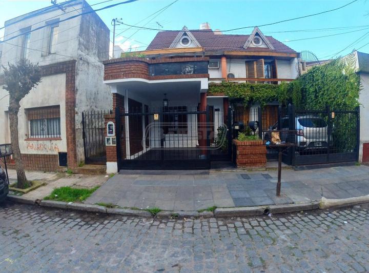 Casa · 160m² · 6 Ambientes · 1 Cochera