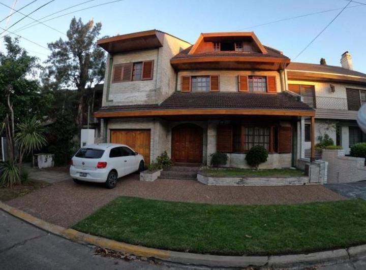 Casa · 315m² · 5 Ambientes · 2 Cocheras