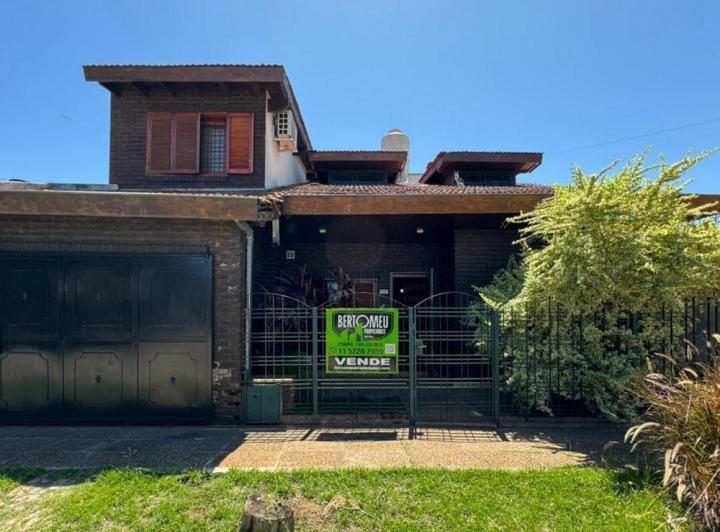 Casa · 150m² · 5 Ambientes · 2 Cocheras