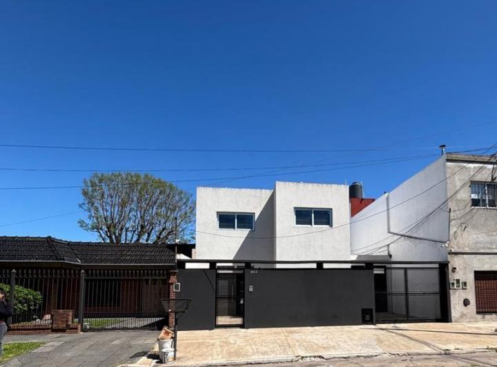 Casa · 226m² · 5 Ambientes · 2 Cocheras
