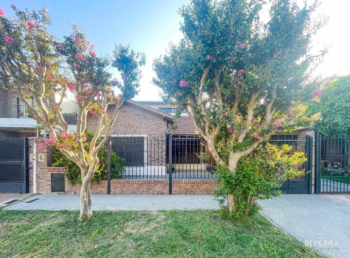 Casa · 153m² · 6 Ambientes · 1 Cochera