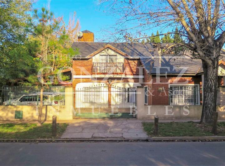 Casa · 256m² · 4 Ambientes · 4 Cocheras