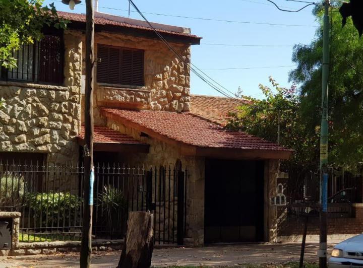 Casa · 299m² · 5 Ambientes · 2 Cocheras