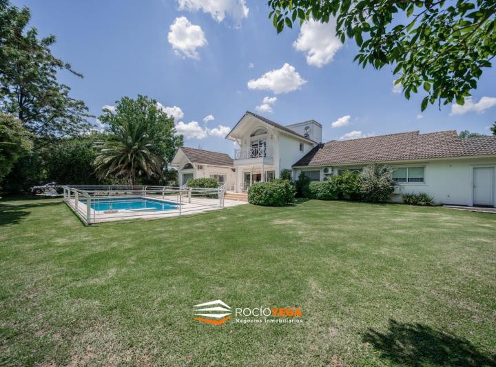 Casa · 282m² · 6 Ambientes · 2 Cocheras