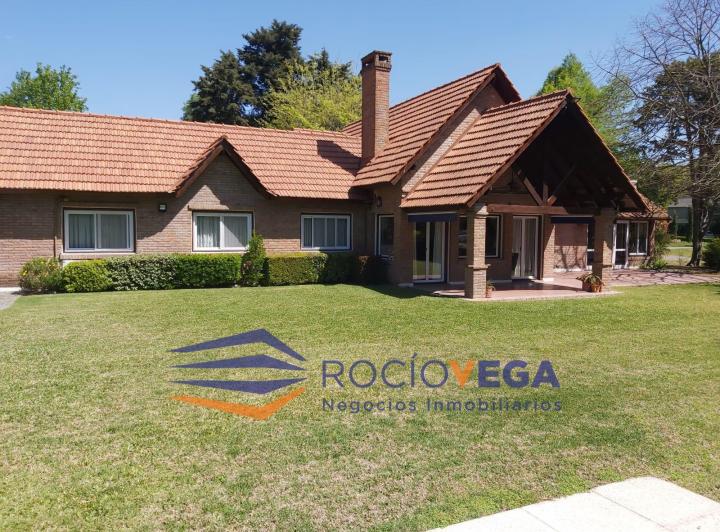 Casa · 250m² · 5 Ambientes · 1 Cochera