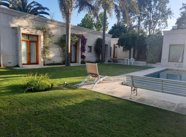 Casa · 2175m² · 4 Ambientes · 4 Cocheras