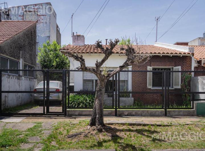 Casa · 105m² · 4 Ambientes · 2 Cocheras