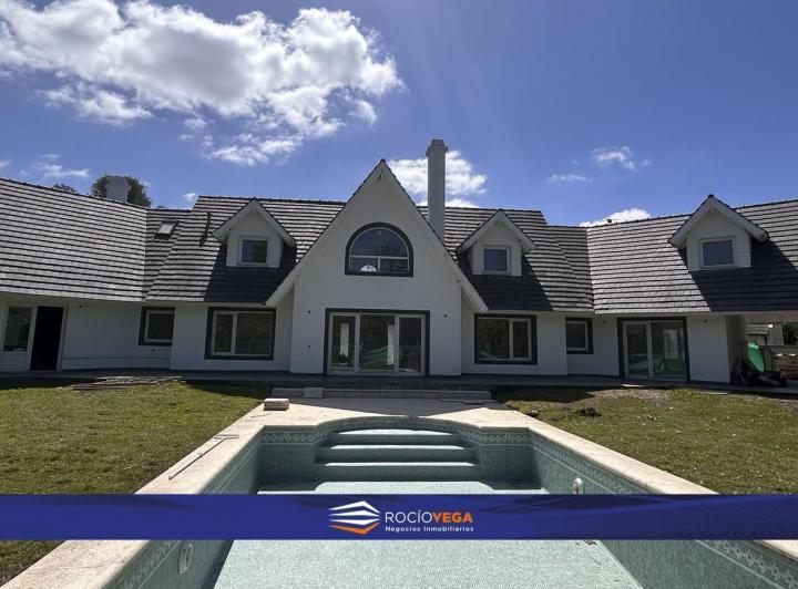 Casa · 1500m² · 7 Ambientes · 1 Cochera