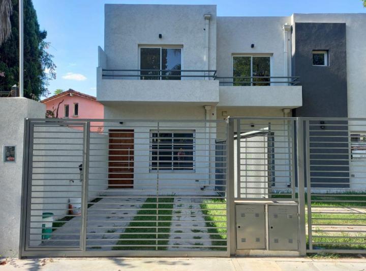 Casa · 65m² · 3 Ambientes · 1 Cochera