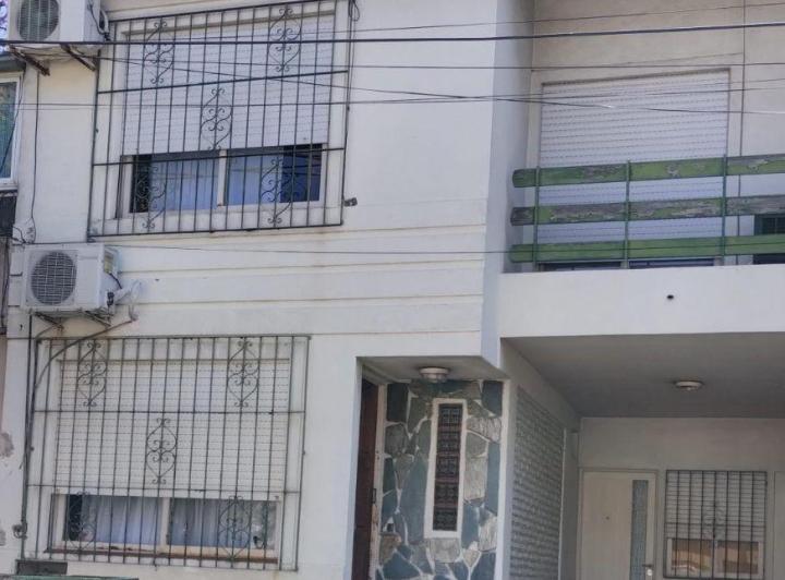 Casa · 80m² · 4 Ambientes · 3 Cocheras