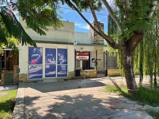 Casa · 300m² · 4 Ambientes · 1 Cochera
