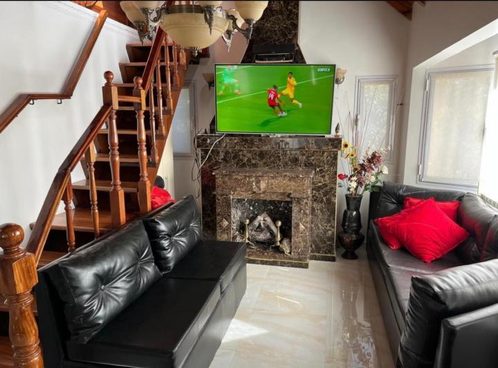 Casa · 180m² · 6 Ambientes · 1 Cochera