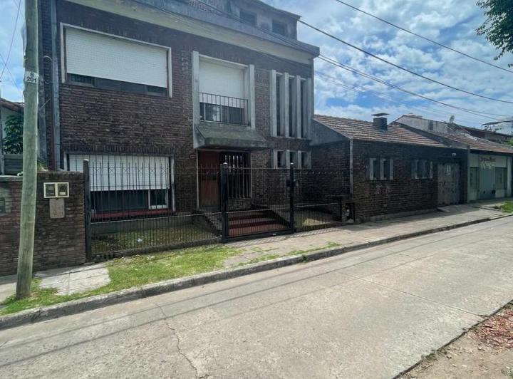 Casa · 254m² · 7 Ambientes · 1 Cochera