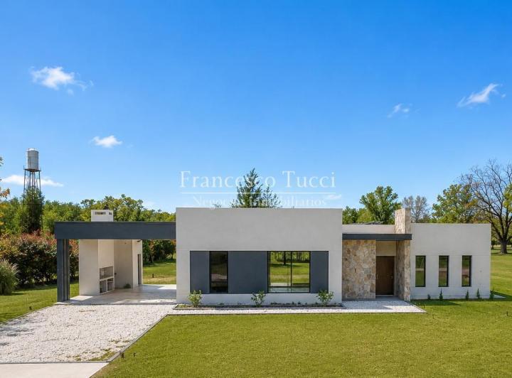 Casa · 153m² · 4 Ambientes · 3 Cocheras